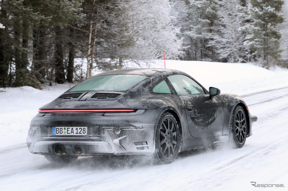 ポルシェ 911 改良新型プロトタイプ(スクープ写真)《APOLLO NEWS SERVICE》