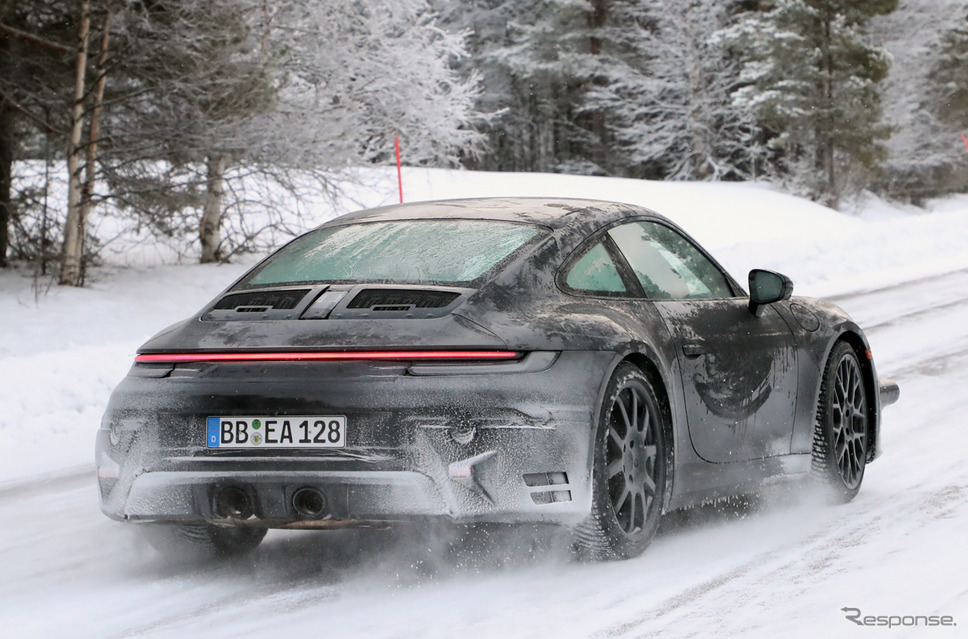 ポルシェ 911 改良新型プロトタイプ(スクープ写真)《APOLLO NEWS SERVICE》