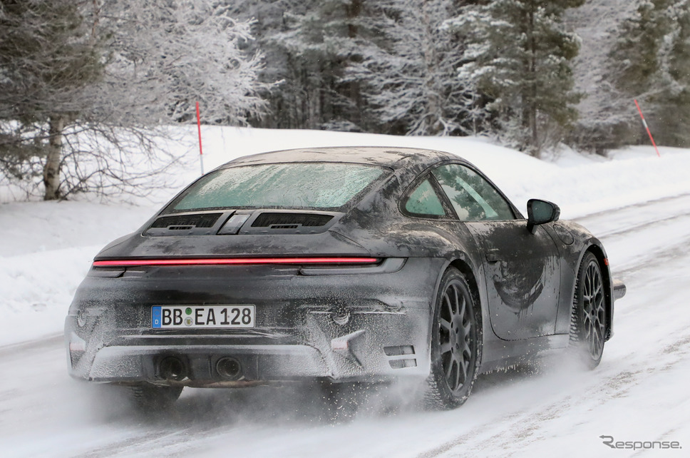 ポルシェ 911 改良新型プロトタイプ(スクープ写真)《APOLLO NEWS SERVICE》