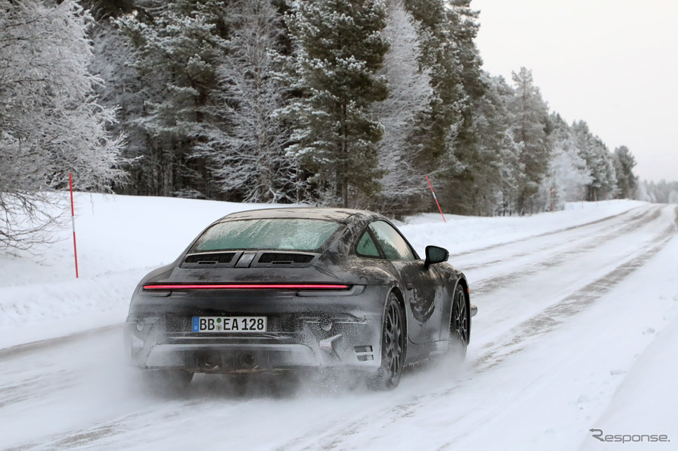 ポルシェ 911 改良新型プロトタイプ(スクープ写真)《APOLLO NEWS SERVICE》
