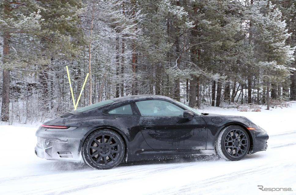 ポルシェ 911 改良新型プロトタイプ(スクープ写真)《APOLLO NEWS SERVICE》