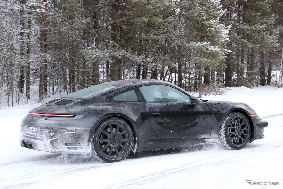ポルシェ 911 改良新型プロトタイプ(スクープ写真)《APOLLO NEWS SERVICE》