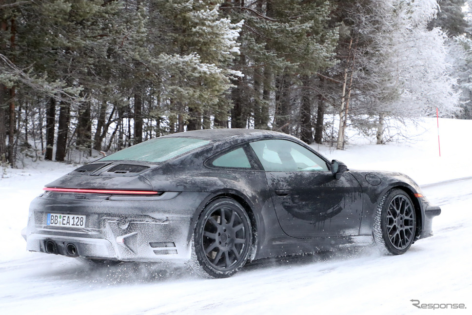 ポルシェ 911 改良新型プロトタイプ(スクープ写真)《APOLLO NEWS SERVICE》