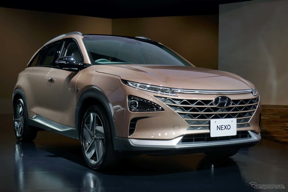 ヒョンデが日本市場に投入するFCEV『NEXO(ネッソ)』。価格は776万8300円で5月からオンラインで注文を受け付ける。納車は7月を予定《写真撮影 会田肇》