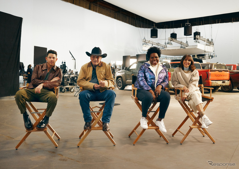 トヨタ・タンドラ 新型のスーパーボウル映像『The Joneses』に登場するニック・ジョナス、トミー・リー・ジョーンズ、レスリー・ジョーンズ、ラシダ・ジョーンズ《photo by Toyota》