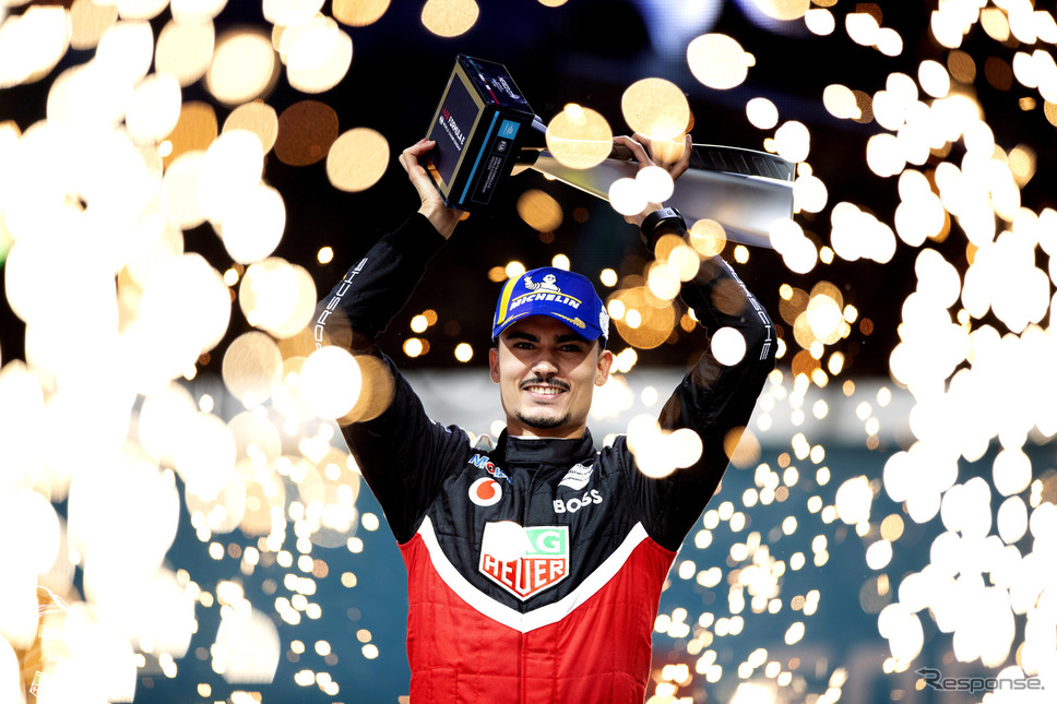優勝はポルシェのパスカル・ウェーライン© FIA Formula E