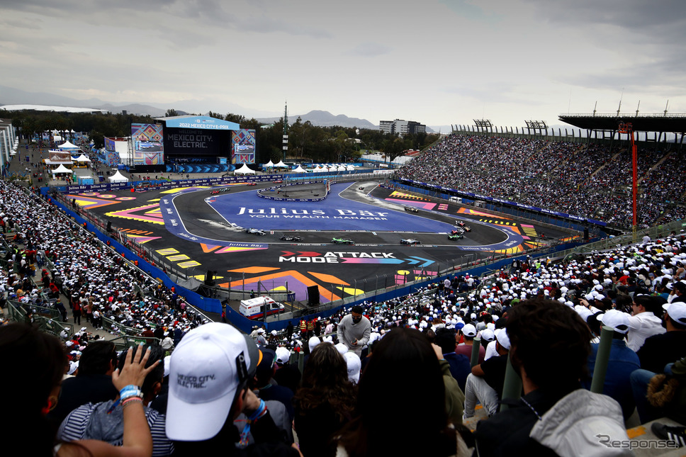 このサーキットは一部がスタジアム内に設けられている© FIA Formula E