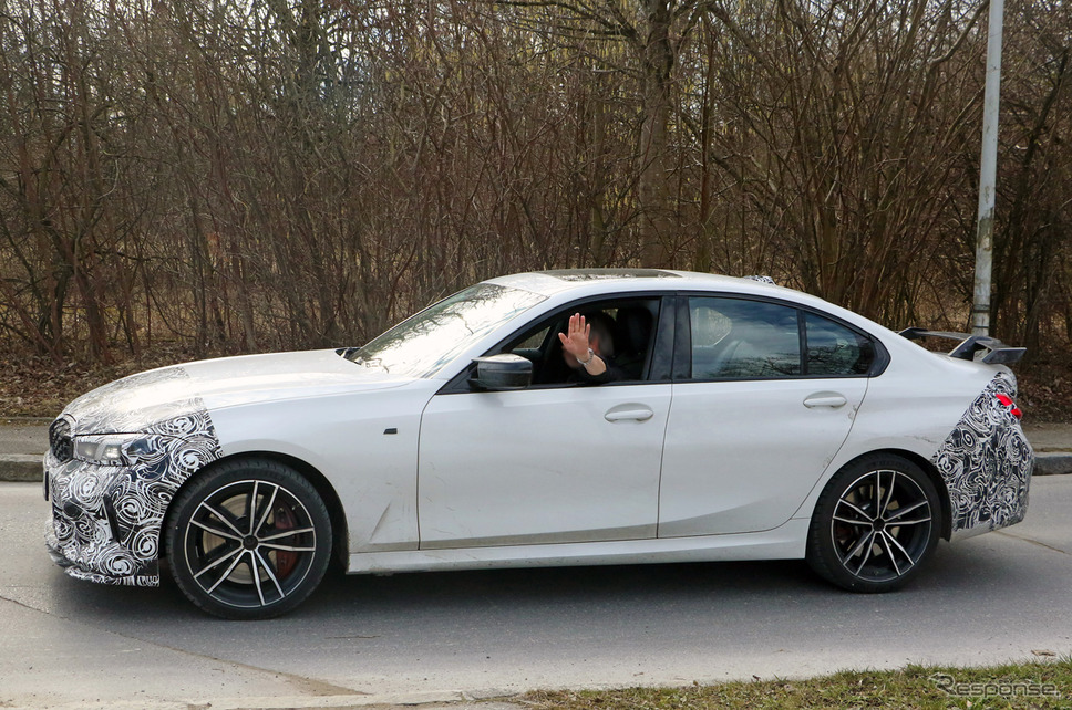 BMW M340i 改良新型プロトタイプ（スクープ写真）《APOLLO NEWS SERVICE》