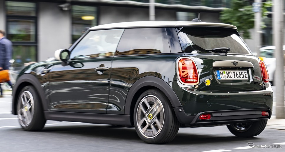 MINI クーパー SE 改良新型の「Resolute Edition」《photo by MINI》