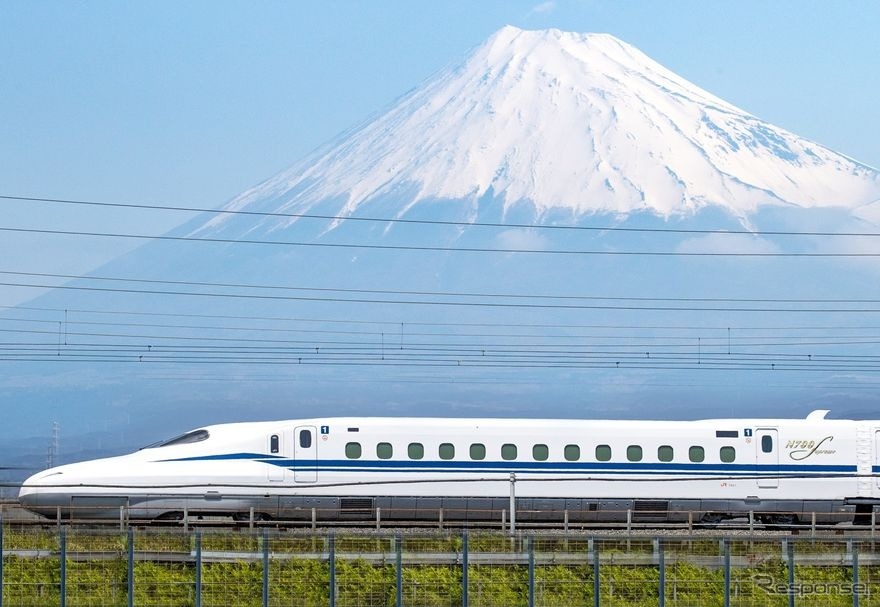 2022年度4月以降の新製車から検査周期が拡大されるN700S。これにより、車両運用に余裕が生まれ柔軟な運用が可能となるほか、人員や年間約40億円のコスト削減が見込まれるという。《写真提供 公益財団法人日本デザイン振興会》