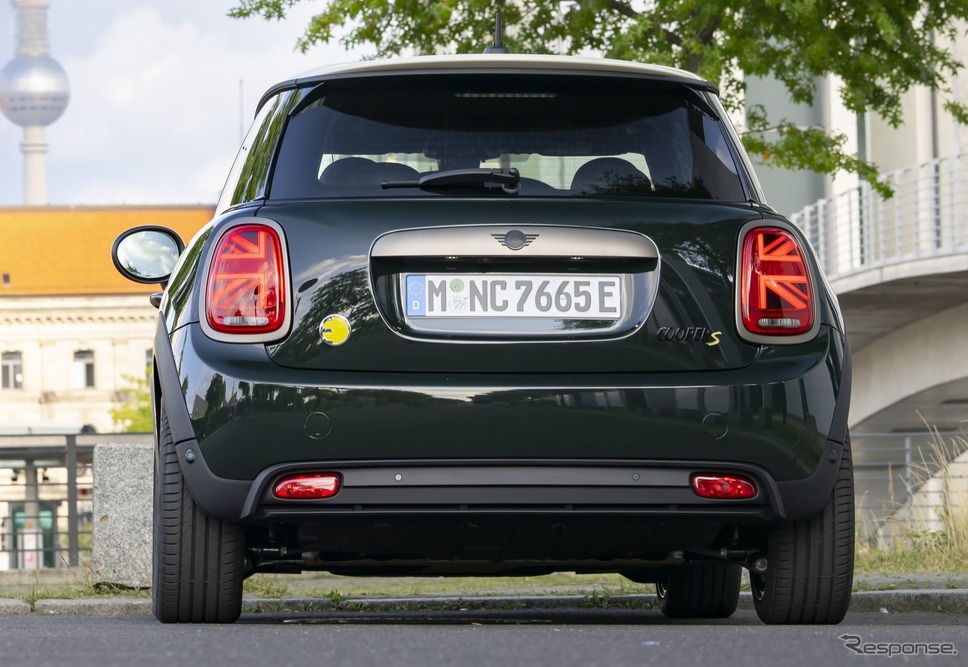 MINI クーパー SE 改良新型の「Resolute Edition」《photo by MINI》