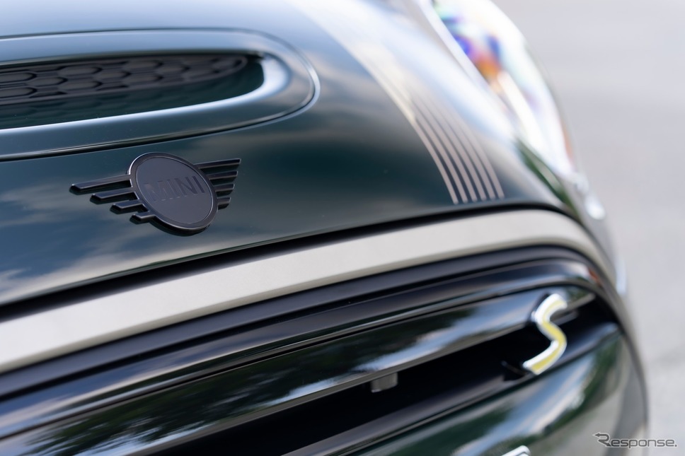 MINI クーパー SE 改良新型の「Resolute Edition」《photo by MINI》