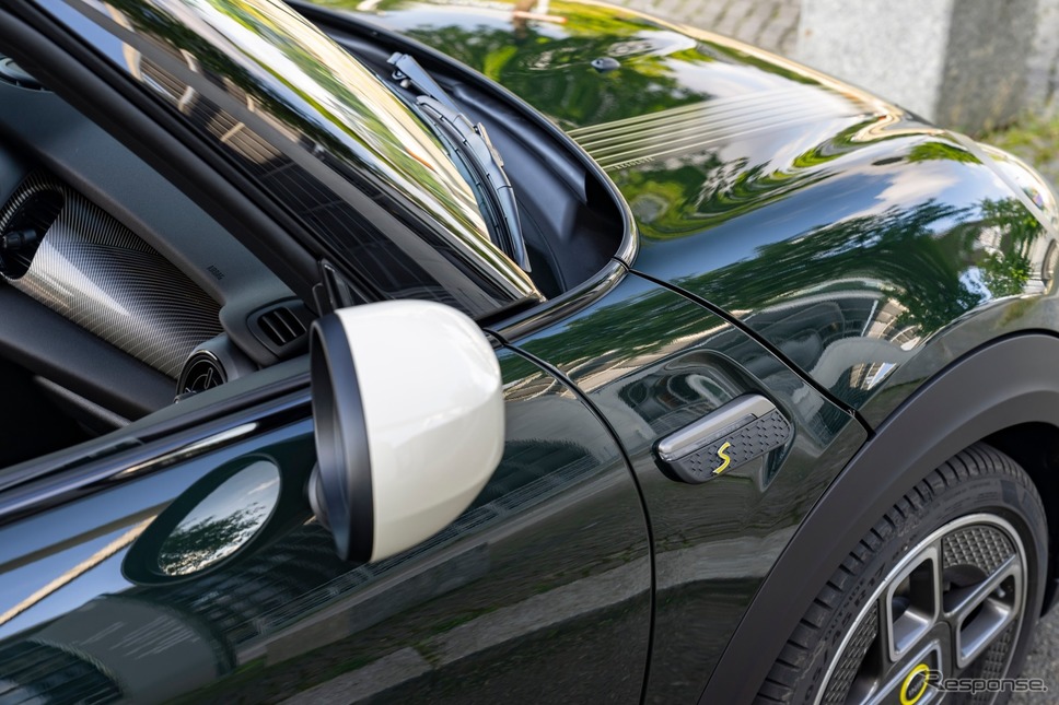 MINI クーパー SE 改良新型の「Resolute Edition」《photo by MINI》