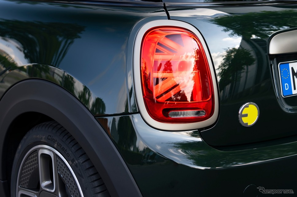 MINI クーパー SE 改良新型の「Resolute Edition」《photo by MINI》