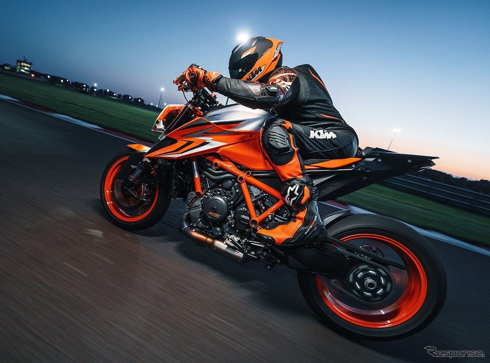 KTM 1290 スーパーデュークR《写真提供 KTM Japan》