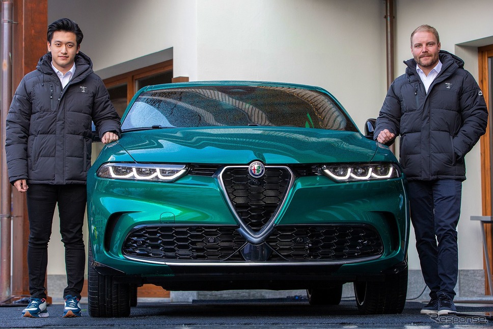 アルファロメオ・トナーレ と周冠宇、バルテリ・ボッタスの両選手《photo by Alfa Romeo》
