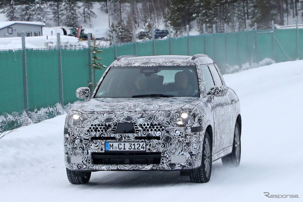 MINI クロスオーバー 次期型プロトタイプ(スクープ写真)《APOLLO NEWS SERVICE》