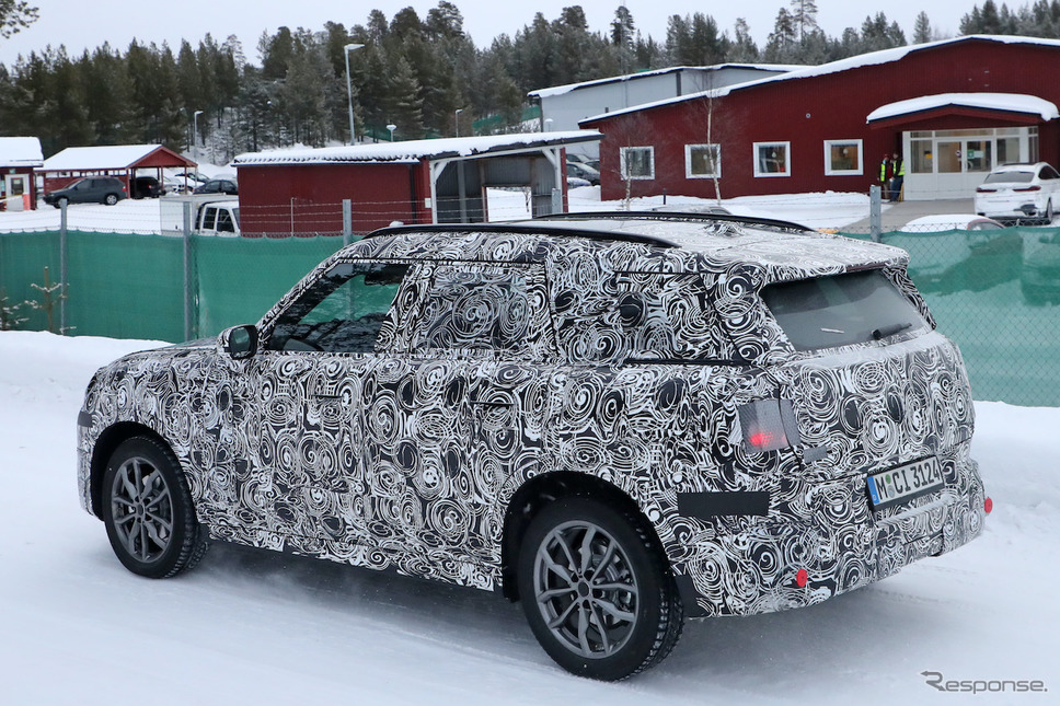 MINI クロスオーバー 次期型プロトタイプ(スクープ写真)《APOLLO NEWS SERVICE》
