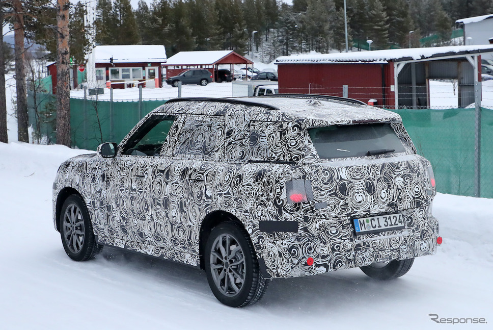 MINI クロスオーバー 次期型プロトタイプ(スクープ写真)《APOLLO NEWS SERVICE》