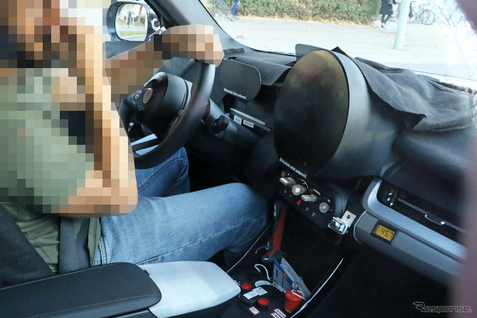 MINI クロスオーバー 次期型プロトタイプ(スクープ写真)《APOLLO NEWS SERVICE》