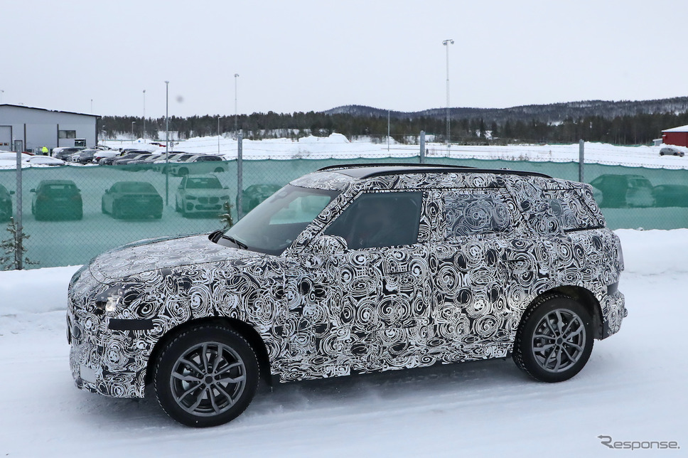 MINI クロスオーバー 次期型プロトタイプ(スクープ写真)《APOLLO NEWS SERVICE》