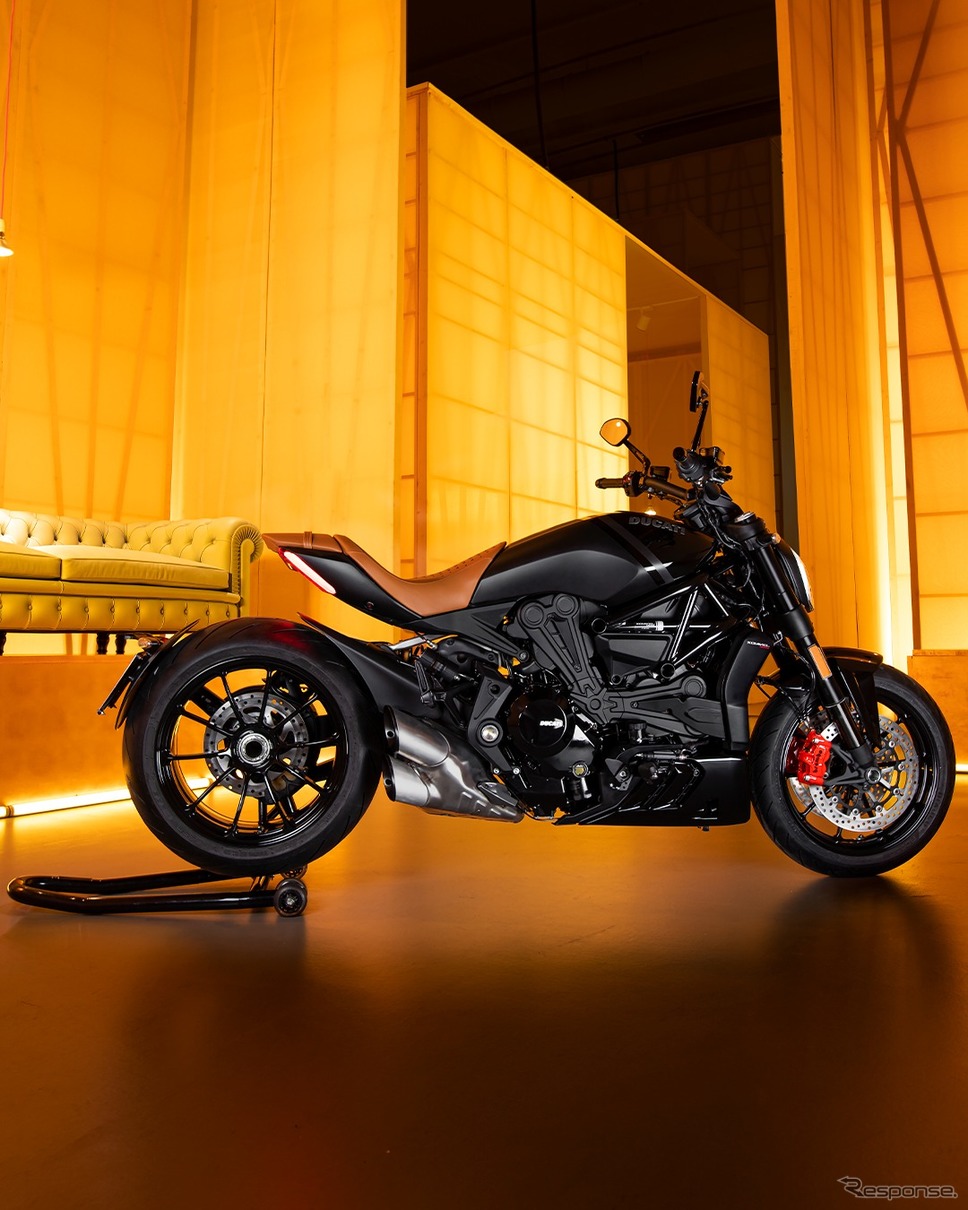 ドゥカティ、「Xディアベル・ネラ」発表…5色から選べるレザーシート