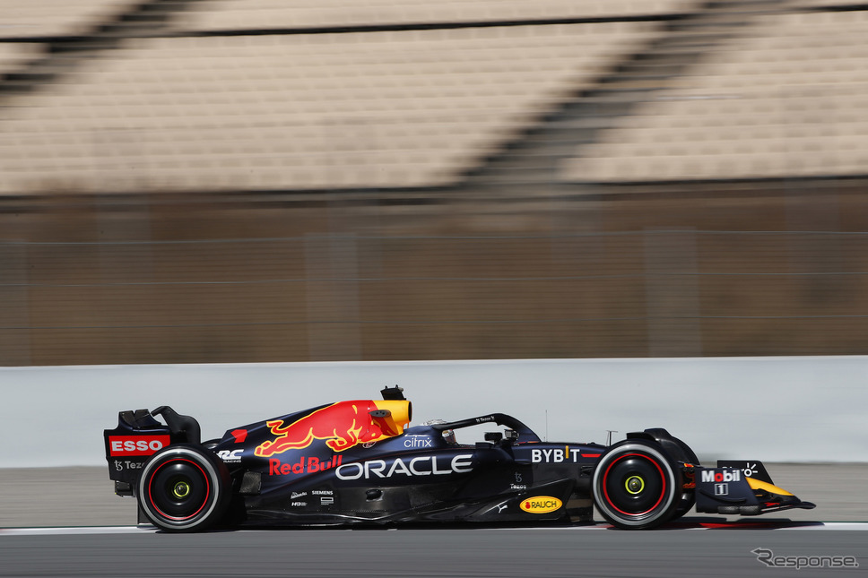 レッドブルRB18(バルセロナテスト初日)《Photo by Pirelli》