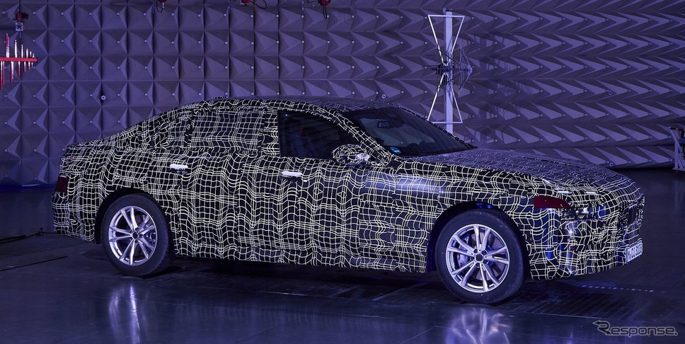 BMW i7 のプロトタイプ《photo by BMW》