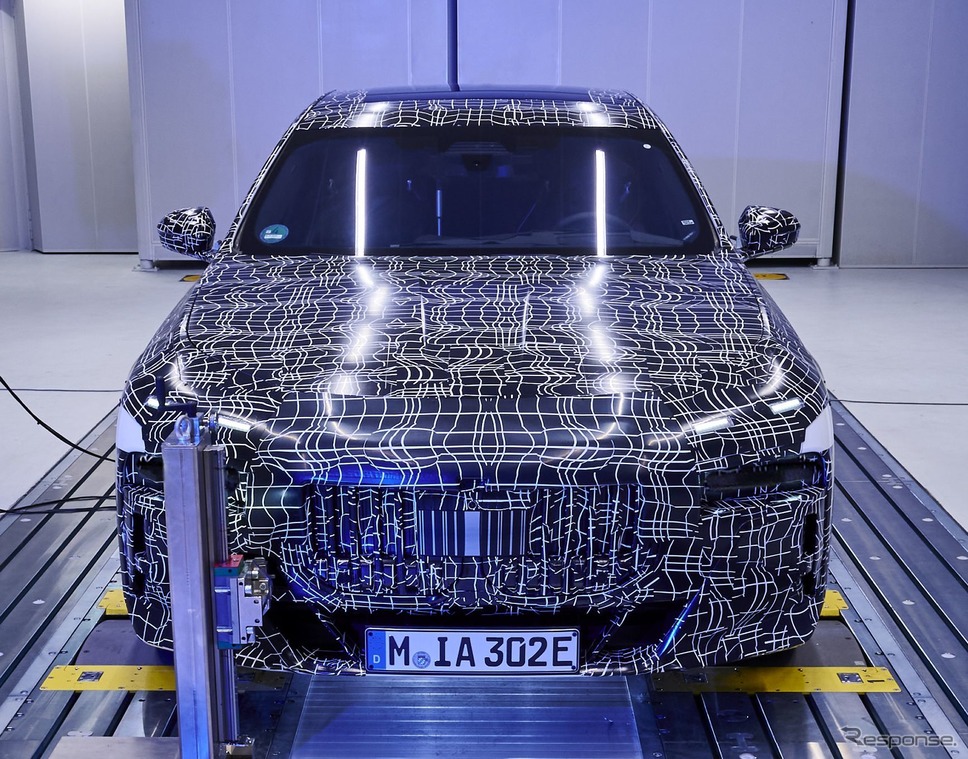 BMW i7 のプロトタイプ《photo by BMW》