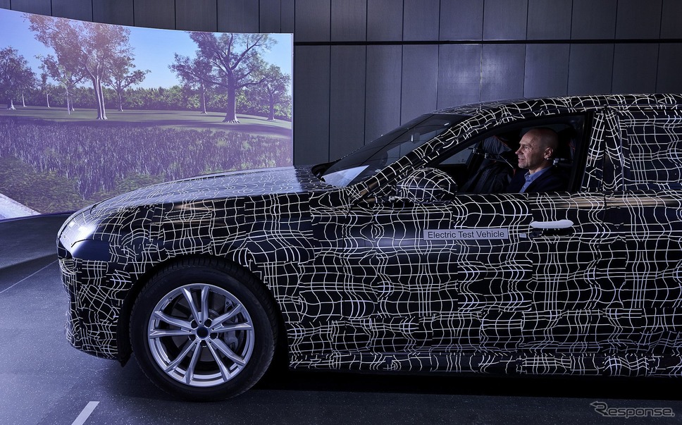 BMW i7 のプロトタイプ《photo by BMW》