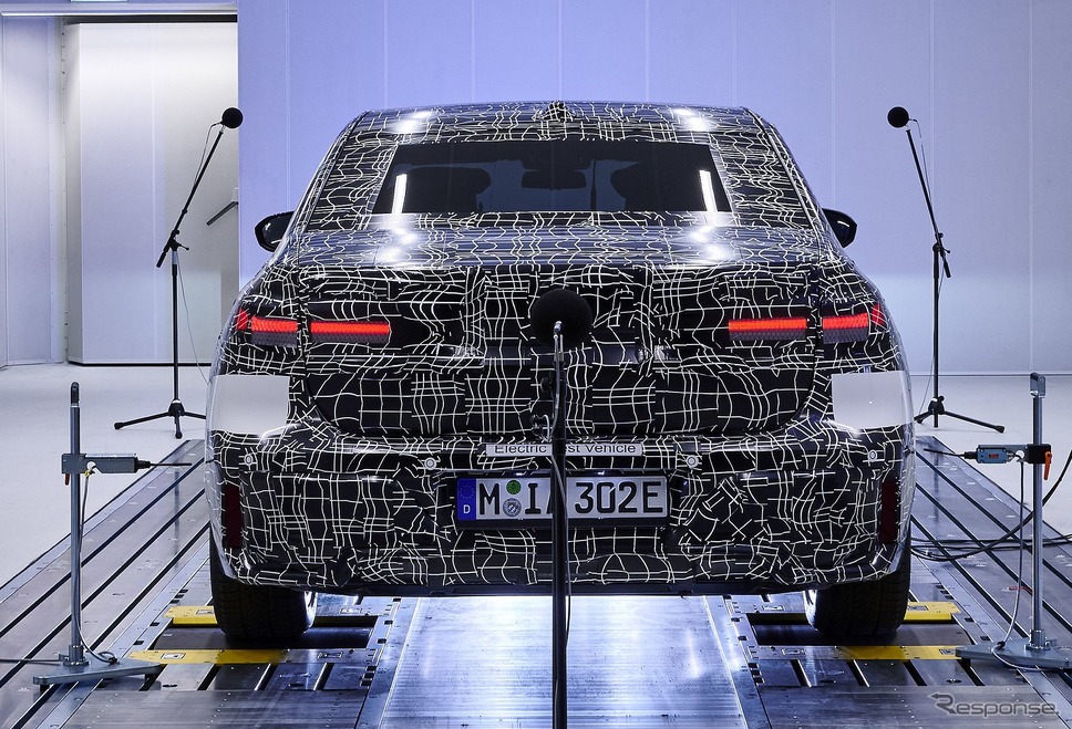 BMW i7 のプロトタイプ《photo by BMW》