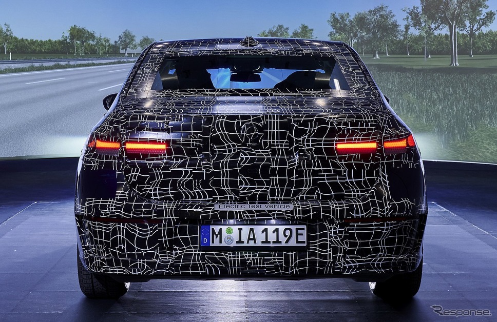 BMW i7 のプロトタイプ《photo by BMW》