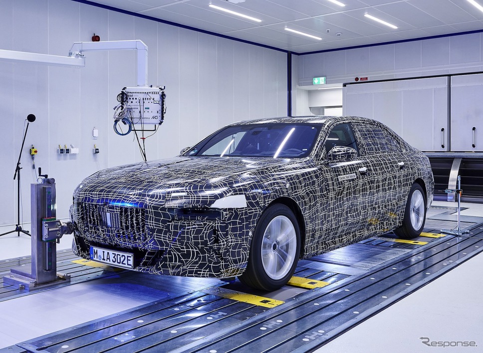 BMW i7 のプロトタイプ《photo by BMW》