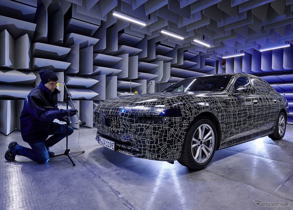 BMW i7 のプロトタイプ《photo by BMW》