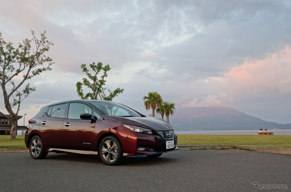 日産 リーフe+のフロントビュー。第2世代のデビューは2017年だが、途中で制御プログラムが改良を受け、充電特性の改善をみていた。《写真撮影 井元康一郎》