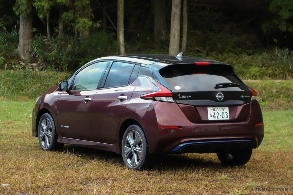 日産 リーフe+のリアビュー。きわめてオーソドックスなデザインで、一瞥しただけではBEVと判別できないほど。《写真撮影 井元康一郎》