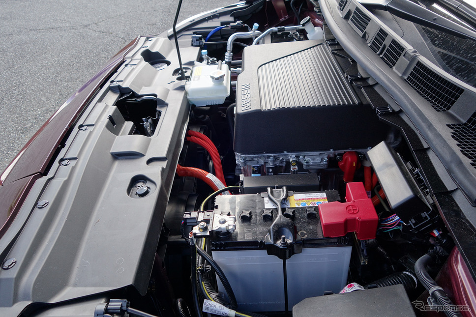 日産 リーフe+のフロントベイ。電気モーターの出力は160kW(218ps)と強力。《写真撮影 井元康一郎》