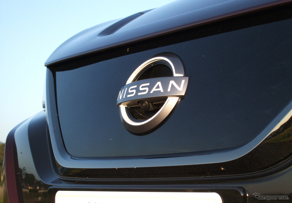 2021年の改良で新しい日産ロゴに変更された。《写真撮影 井元康一郎》