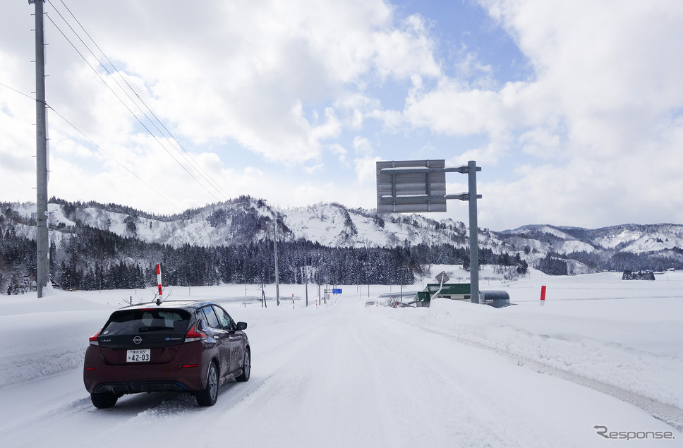 東北中央道の舟形インターを出て日本有数の豪雪温泉として知られる肘折温泉へ。《写真撮影 井元康一郎》