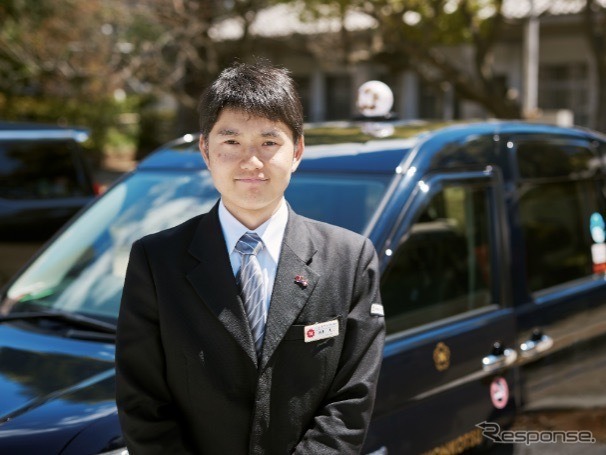 日本交通のサポートタクシー乗務員にWHILLの分解・組立方法を伝授《写真提供 日本交通》