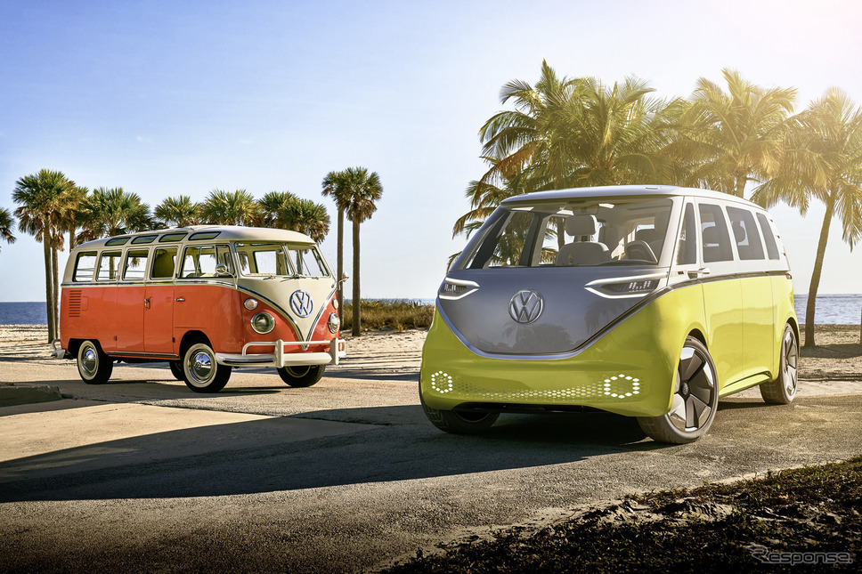 VW ID. BUZZコンセプト(黄/白、2017年)とVWタイプ2(赤/白)《photo by VW》