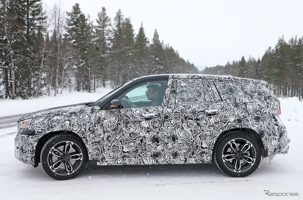 BMW X1 M35i プロトタイプ（スクープ写真）《APOLLO NEWS SERVICE》