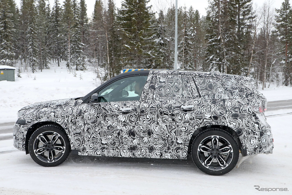 BMW X1 M35i プロトタイプ（スクープ写真）《APOLLO NEWS SERVICE》