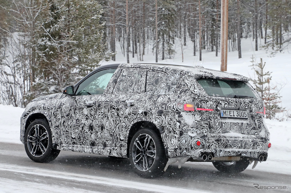 BMW X1 M35i プロトタイプ（スクープ写真）《APOLLO NEWS SERVICE》