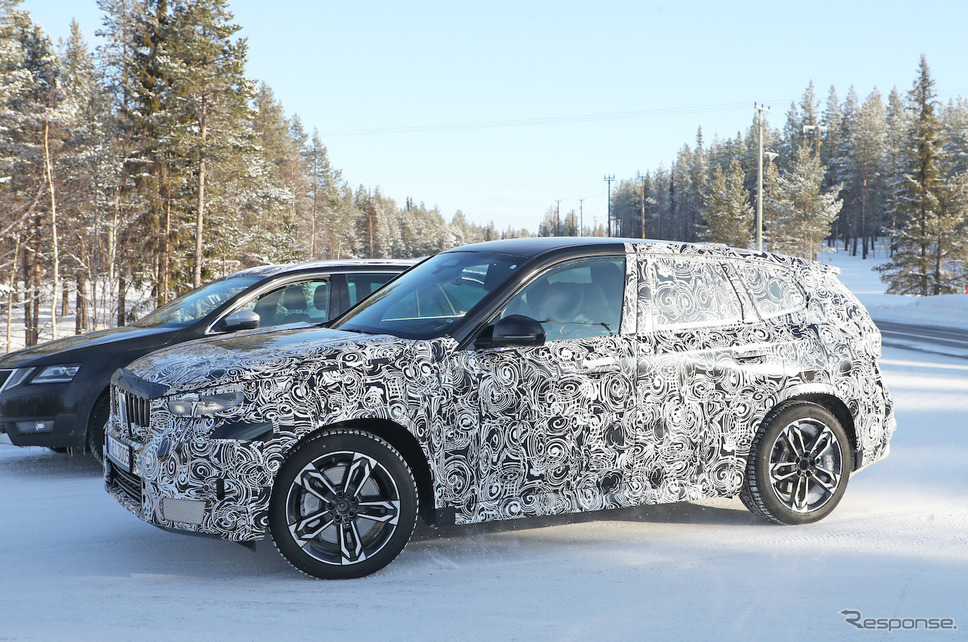 BMW X1 M35i プロトタイプ（スクープ写真）《APOLLO NEWS SERVICE》