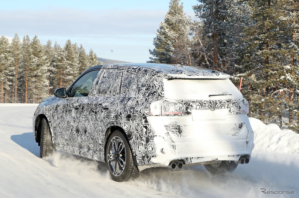 BMW X1 M35i プロトタイプ（スクープ写真）《APOLLO NEWS SERVICE》
