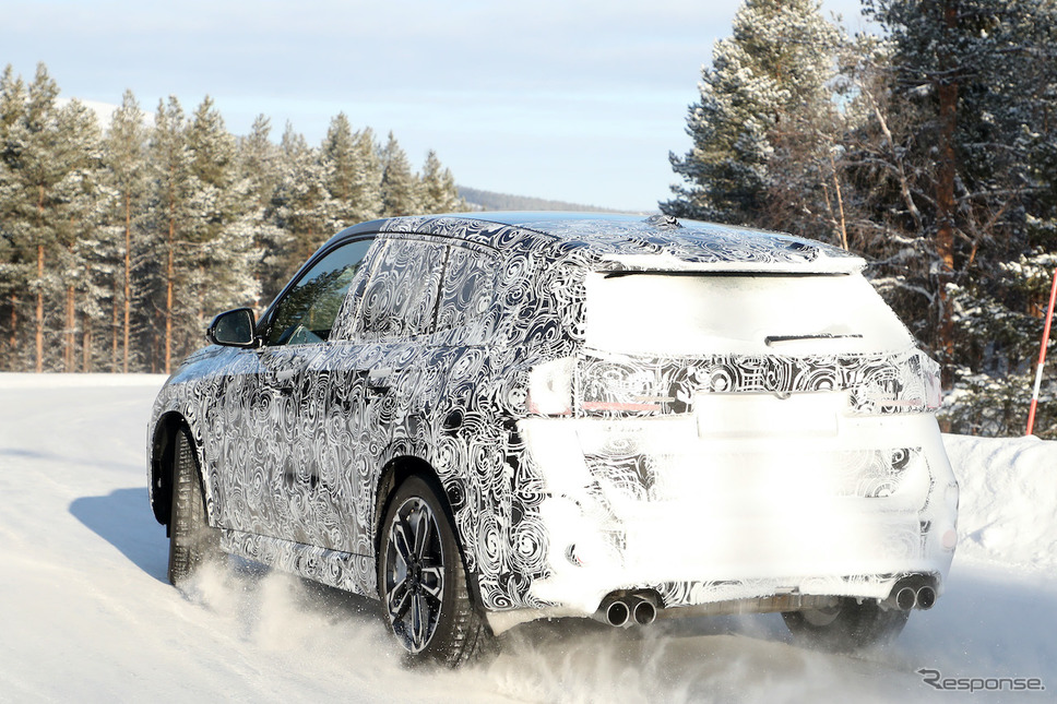 BMW X1 M35i プロトタイプ（スクープ写真）《APOLLO NEWS SERVICE》