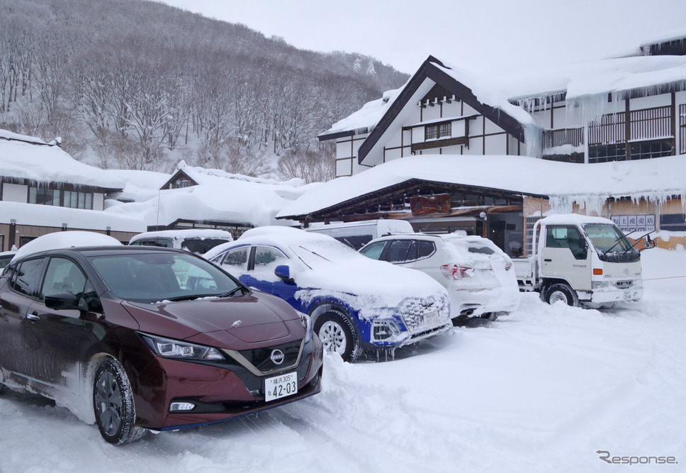昔より格段に来客が増えているという印象で、駐車場にもクルマが多数。ぐるっと回ってみたが、FWDはリーフe+だけだった。《写真撮影 井元康一郎》