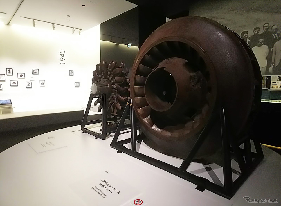 日立製作所が国産化に成功した水力発電用のフランシス水車とペルトン水車。《写真撮影 井元康一郎》