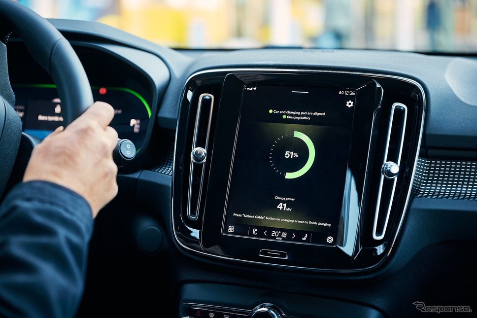 ボルボカーズのEV向けワイヤレス充電技術のテスト《photo by Volvo Cars》
